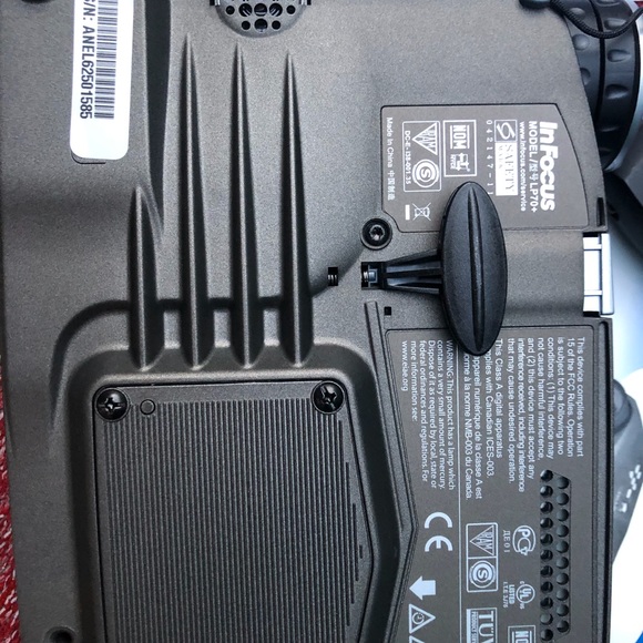 NEW PROJECTOR - Picture 11 of 12